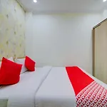 Oyo 14892 Hotel Tourista