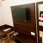 Hotel Om Palace - Couple Friendly & Local Id Accepted