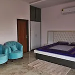Miami - Luxury Villa With Home Theater & Pool
