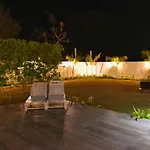 Miami - Luxury Villa With Home Theater & Pool