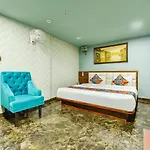 Fabhotel Queens Hub