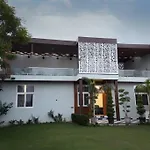 Acorn Villa