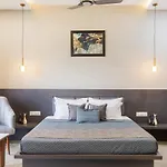 Stayvista\'S The Rose Gold - City-Center Villa With Private Pool, Games Room & Kids Zone