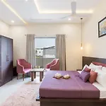 Stayvista\'S The Rose Gold - City-Center Villa With Private Pool, Games Room & Kids Zone