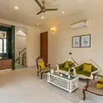 Stayvista\'S The Tree House - City-Center Villa With Outdoor Pool, Spacious Balconies & Vast Lawn