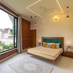Stayvista\'S The Tree House - City-Center Villa With Outdoor Pool, Spacious Balconies & Vast Lawn