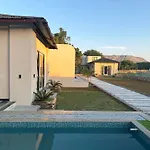 Villa Sakura - Pool Side Farm