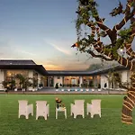 Stayvista\'S Kundan Villa - Pet-Friendly Villa With Sprawling Lawn, Outdoor Pool