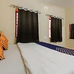 Spot On 76159 Siya Hotel