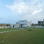 800 Yards Farmhouse