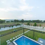 800 Yards Farmhouse
