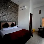 Oyo Ciudad Rosa