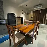 1983 Garden With Pool Villa