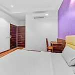 Collection O Hotel Karma Inn