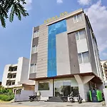 Collection O Hotel Karma Inn