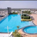 The Grand Hotel And Suites Studio M Leo