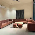 Grazio Outhouse By The Party Citadel, Premium 4Bhk Villa With Pool