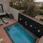 Saiba Outhouse- 4 Bed Room- Pool- Theatre- Partyhall- Garden & Terrace Sitting Area