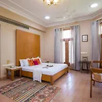 Stayvista\'S Krishnalaya Mansion, Featuring An Indoor Swimming Pool, Jacuzzi, Sauna, Tt Table, Indoor Games & A Lush Lawn For Your Enjoyment