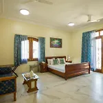 Stayvista\'S Krishnalaya Mansion, Featuring An Indoor Swimming Pool, Jacuzzi, Sauna, Tt Table, Indoor Games & A Lush Lawn For Your Enjoyment