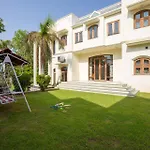 Stayvista\'S Krishnalaya Mansion, Featuring An Indoor Swimming Pool, Jacuzzi, Sauna, Tt Table, Indoor Games & A Lush Lawn For Your Enjoyment