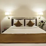 Collection O Arch Inn
