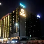 Stayvista\'S Skyline Studio Apartments - Urban Oasis With Terrace, Gym & Bar