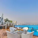 Stayvista\'S Skyline Studio Apartments - Urban Oasis With Terrace, Gym & Bar