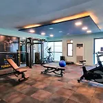Stayvista\'S Skyline Studio Apartments - Urban Oasis With Terrace, Gym & Bar