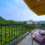 Artisav House