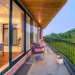 Artisav House