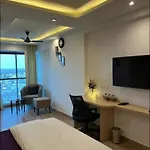 Studio Apartmnt W Kitchenette & Infinity Pool