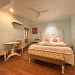 Ratnawali - A Vegetarian Heritage Hotel