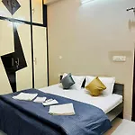 Cozy Stays Near Civil Lines Metro Station