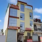 Hotel O Pari Residency