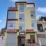Hotel O Pari Residency