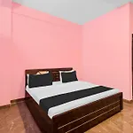 Hotel O Radha