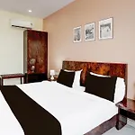 Super Townhouse Mansarovar Formerly Hotel Palm Tree