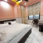 Spot On Yadav Guest House