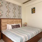 Stayvista\'S Regal By Aaj - City-Center Villa With Indoor-Outdoor Games, Terrace & Elevator
