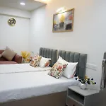 Solitaire Suites By Black Tie