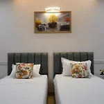 Solitaire Suites By Black Tie