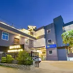 Fabhotel Dream Palace