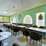 Hotel O Mumal Paradise