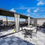 Hotel O Sunroof