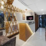 Townhouse Oak Hotel Rudra