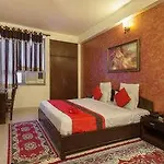 Oyo Premium Gopalpura Bypass