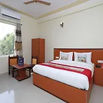 Oyo 9973 Hotel Green Valley