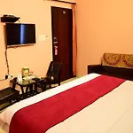 Oyo 6179 Hotel Aarjee Crescent