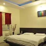 OYO 11754 Hotel Classic 7